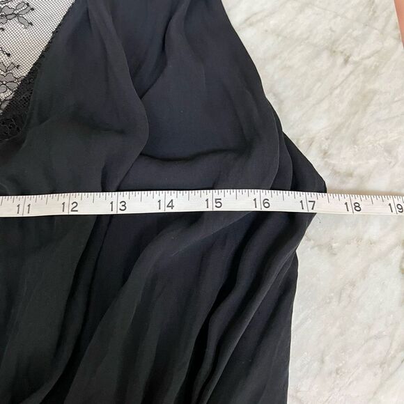 Alice + Olivia silk surplice blouse with lace insert size M - Picture 6 of 7